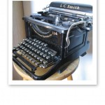 En vacker gammal skrivmaskin får symbolisera - "författardrömmar"